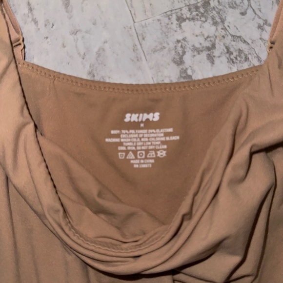 NWOT SKIMS FITS EVERYBODY CAMI
BODYSUIT SIZE M - Picture 4 of 4